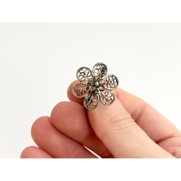 Filigree Floral Handmade Petaled Highly Detailed Silver Toned Vintage Ring - Picture 7 of 10